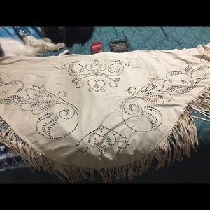 Women’s beige scarf with fringes